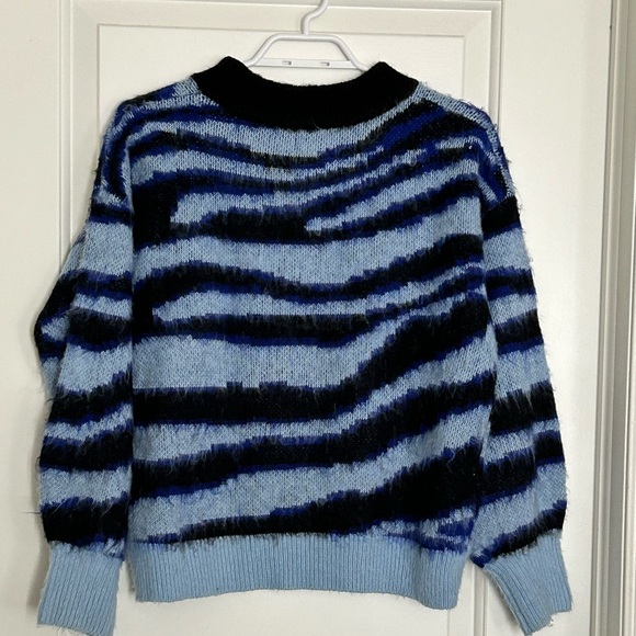 ANTHROPOLOGIE super fuzzy sweater size XS - Picture 2 of 6